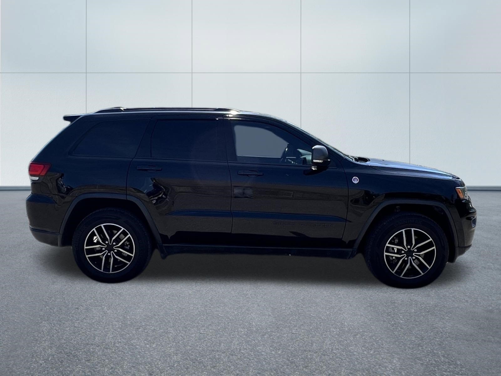 Used 2021 Jeep Grand Cherokee Trailhawk w/ Trailhawk Luxury Group AWD/4WD image 7