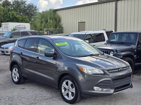 Used 2015 Ford Escape SE FWD image 2