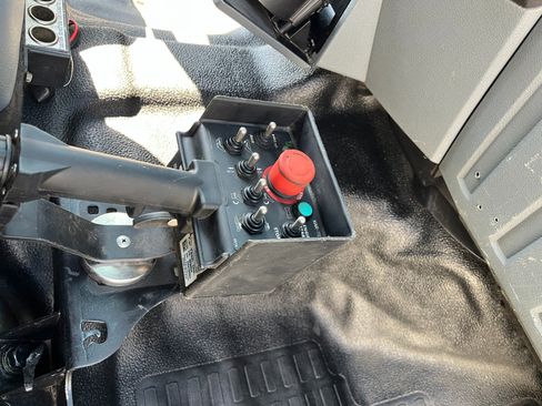 Used 2016 Ford F550 4x4 SuperCab Super Duty image 16