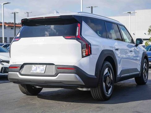 New 2026 Kia EV9 Wind image 15