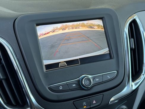 Used 2023 Chevrolet Equinox LT w/ Driver Convenience Package image 4