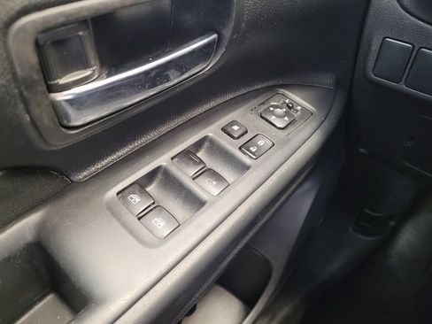 Used 2017 Mitsubishi Outlander SE AWD/4WD image 27