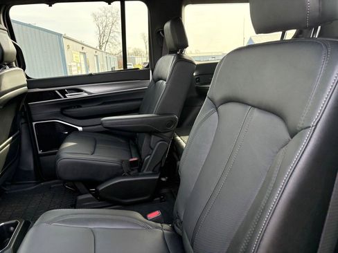 New 2026 Jeep Grand Wagoneer Limited AWD/4WD image 18