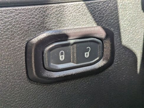 Used 2018 Jeep Wrangler Sport image 24