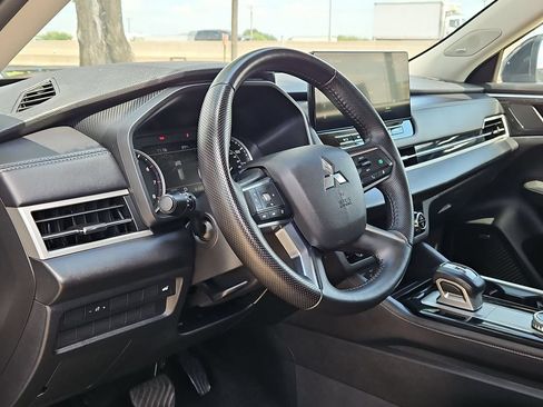 Used 2025 Mitsubishi Outlander SE AWD/4WD image 12