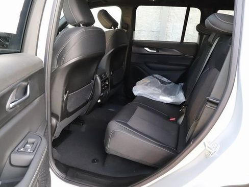 New 2025 Jeep Grand Cherokee Laredo X w/ Luxury Tech Group I AWD/4WD image 12