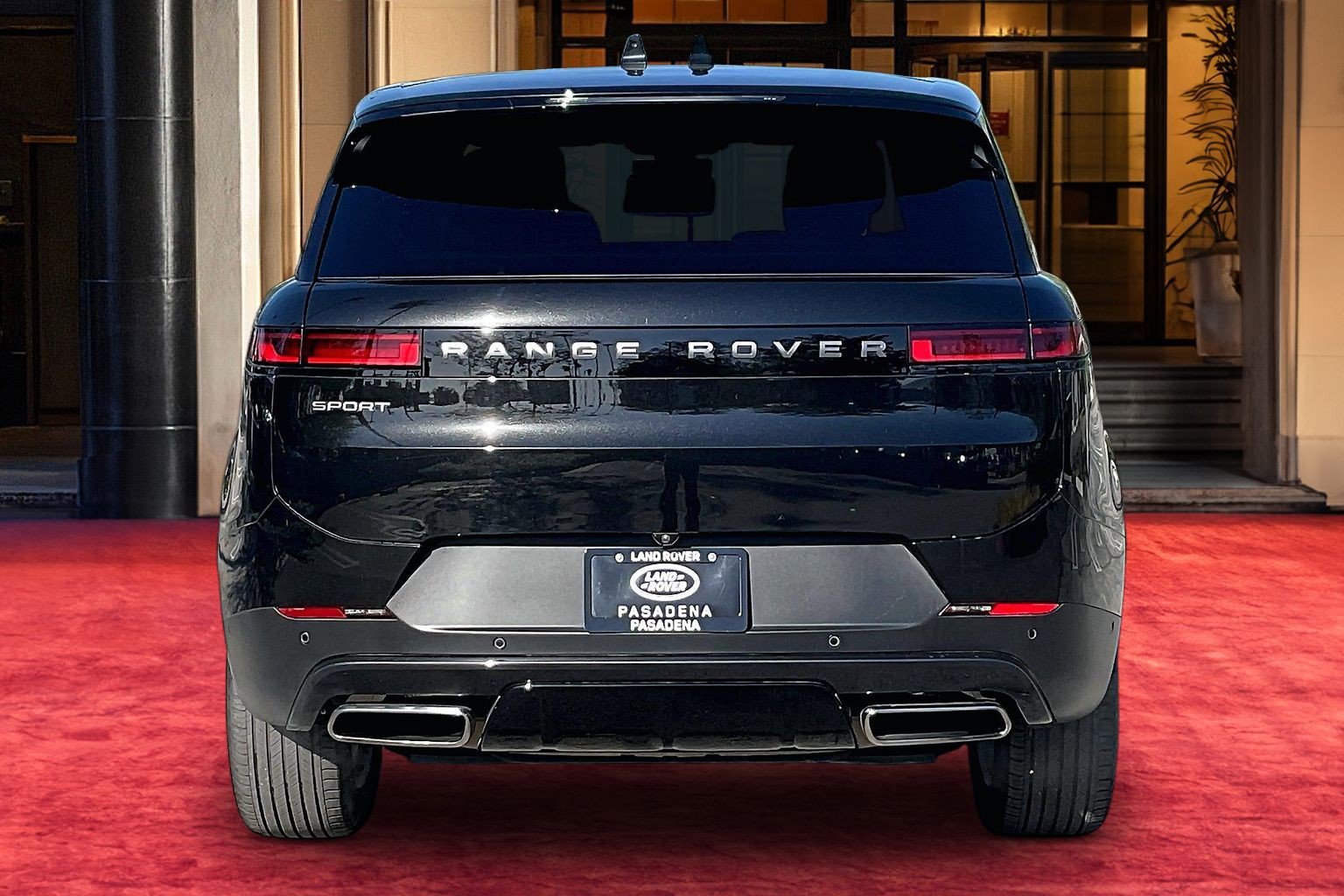 Used 2024 Land Rover Range Rover Sport SE AWD/4WD image 4