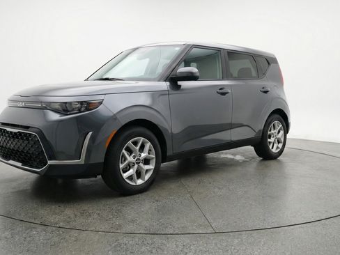 Used 2025 Kia Soul LX w/ LX Technology Package FWD image 3