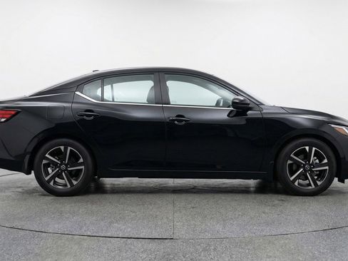 Used 2025 Nissan Sentra SV FWD image 11