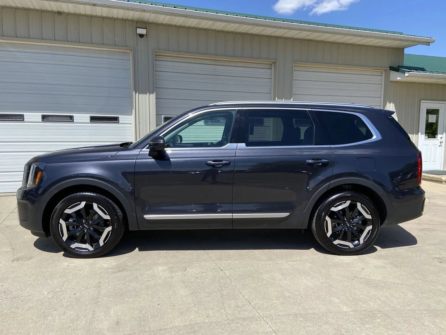 Used 2025 Kia Telluride S AWD/4WD image 4