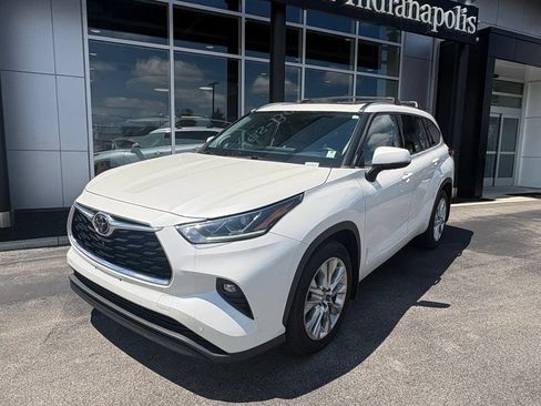 Used 2021 Toyota Highlander Limited AWD/4WD image 2
