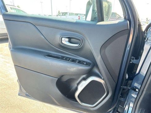 Used 2023 Jeep Renegade Latitude image 70