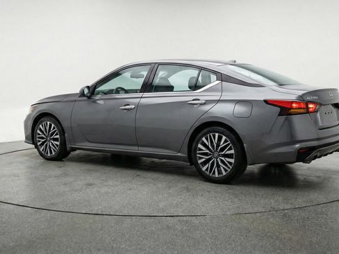 Used 2025 Nissan Altima 2.5 SV FWD image 6