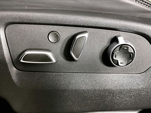 Certified 2025 GMC Yukon XL Denali Ultimate w/ LPO, Floor Liner Package AWD/4WD image 33
