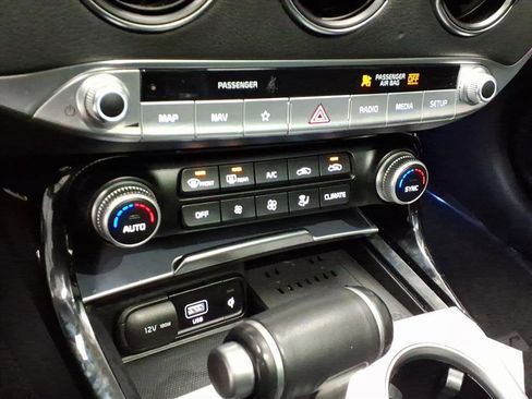 Used 2022 Kia Stinger GT1 image 18