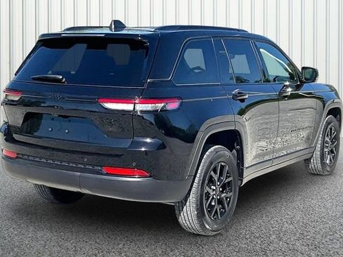 Used 2024 Jeep Grand Cherokee Altitude AWD/4WD image 12