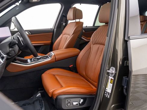 Certified 2025 BMW X5 xDrive40i w/ Executive Package image 17