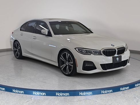 Used 2020 BMW 330i Sedan w/ M Sport Package RWD image 4