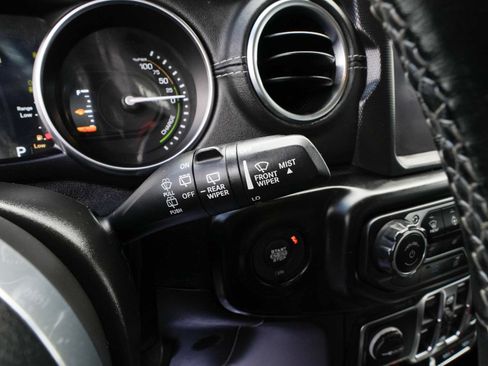 Used 2021 Jeep Wrangler Unlimited Sahara w/ Cold Weather Group AWD/4WD image 23