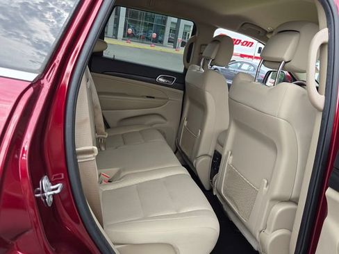 Used 2019 Jeep Grand Cherokee Laredo RWD image 13