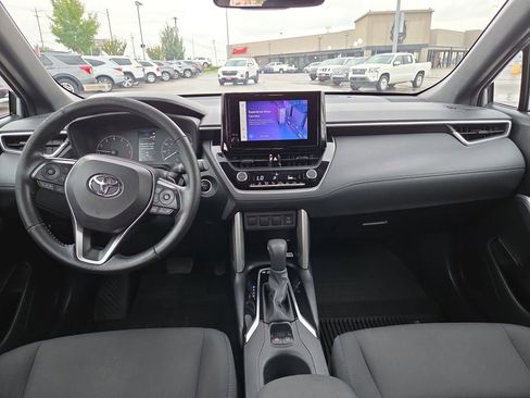 Used 2023 Toyota Corolla Cross SE image 18