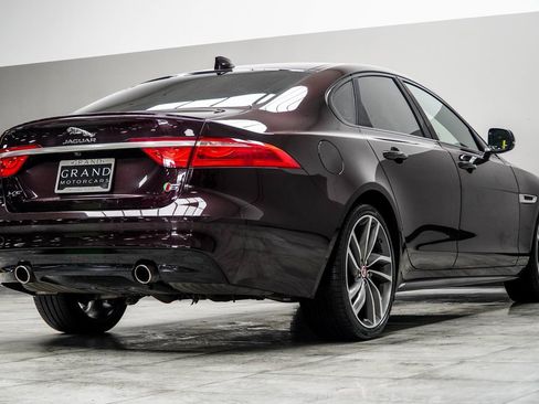 Used 2017 Jaguar XF S image 12