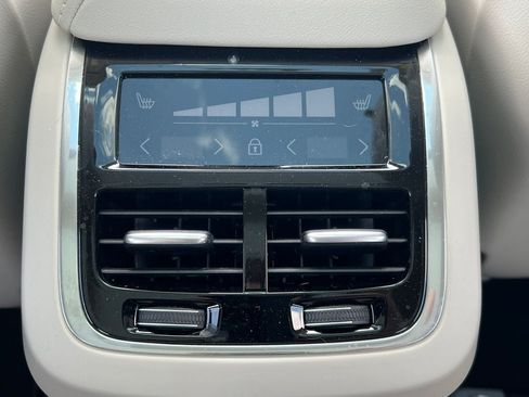 Used 2025 Volvo XC60 B5 Ultra AWD/4WD image 30