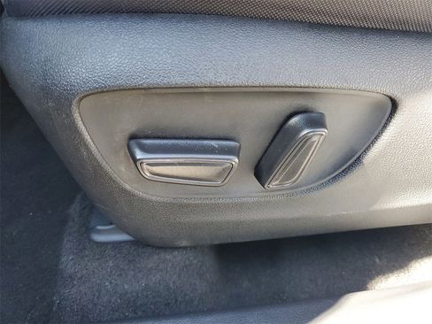 Used 2023 Toyota Highlander LE image 16