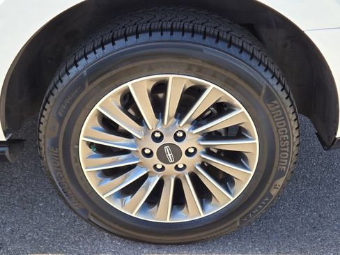 Used 2021 Lincoln Navigator 4WD image 11