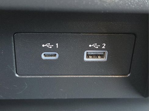 Used 2024 Nissan Titan SV image 21