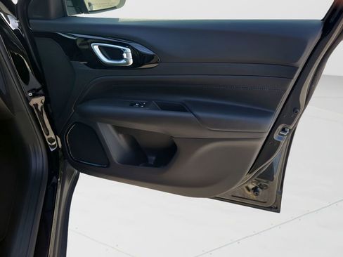 Used 2026 Jeep Compass Latitude image 43