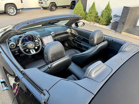 Used 2022 Mercedes-Benz SL 63 AMG 4MATIC w/ Driver Assistance Package image 21