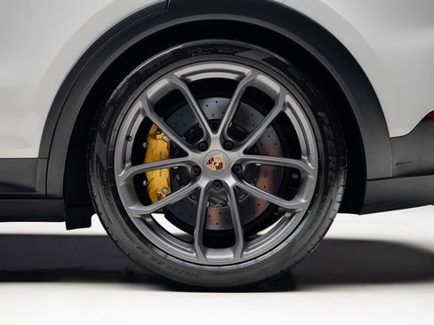 Used 2024 Porsche Cayenne Turbo GT image 21