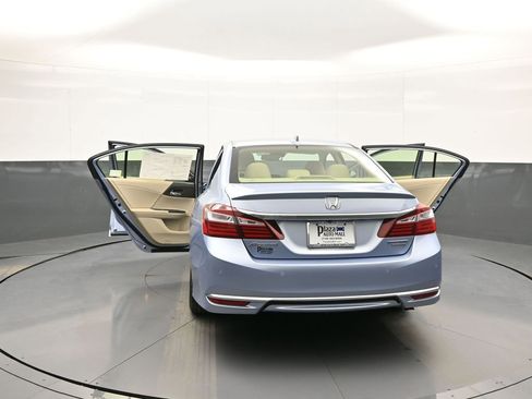 Certified 2017 Honda Accord Touring image 46