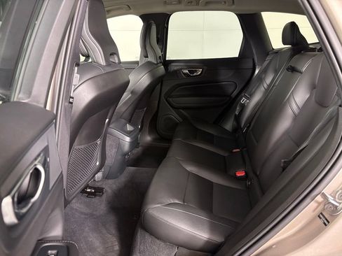 Used 2025 Volvo XC60 B5 Core AWD/4WD image 34