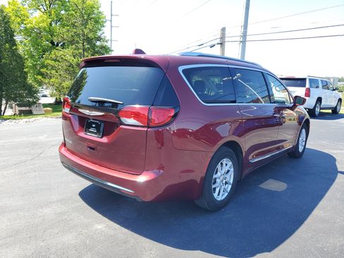 Used 2020 Chrysler Pacifica Touring-L w/ Advanced Safetytec Group FWD image 3