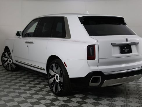 New 2025 Rolls-Royce Cullinan w/ Dynamic Package image 3