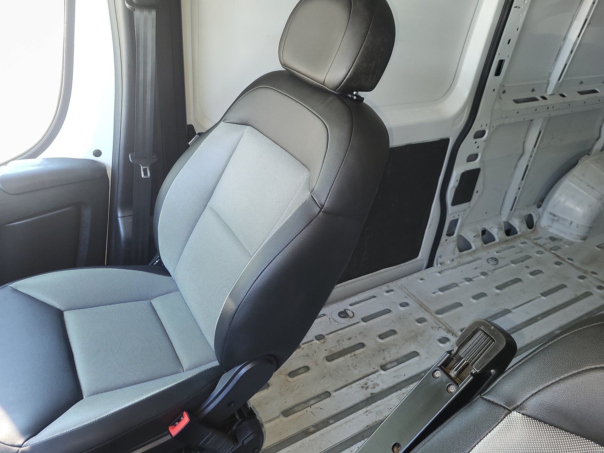 Used 2025 RAM ProMaster 2500 w/ Convenience Group FWD image 22