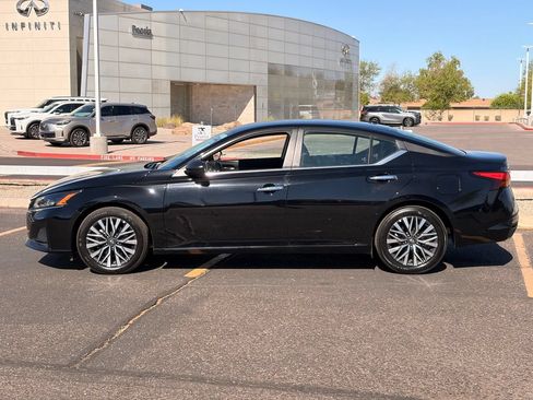 Certified 2025 Nissan Altima 2.5 SV FWD image 3