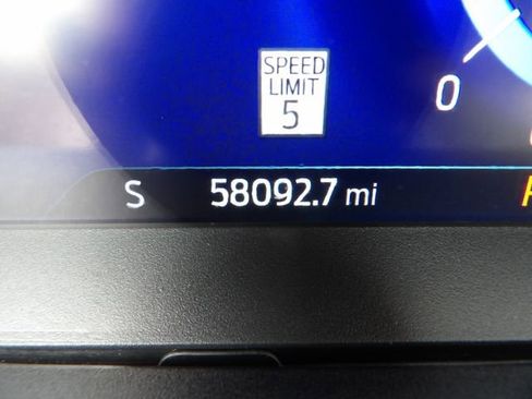 Certified 2020 Ford Explorer Platinum w/ Premium Technology Package image 39