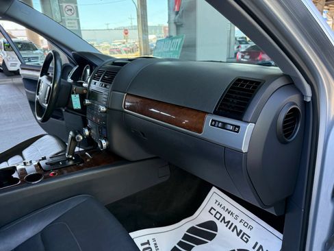 Used 2008 Volkswagen Touareg V6 AWD/4WD image 22