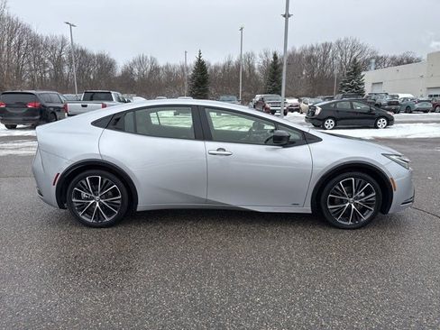 Used 2025 Toyota Prius XLE image 12