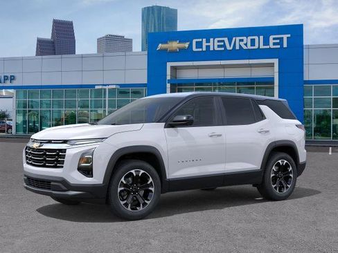 New 2026 Chevrolet Equinox LT w/ Convenience Package II FWD image 2