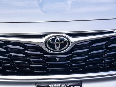 Used 2024 Toyota Highlander Limited image 13