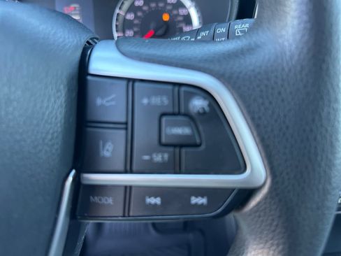 Used 2021 Toyota RAV4 XLE w/ Convenience Package FWD image 29