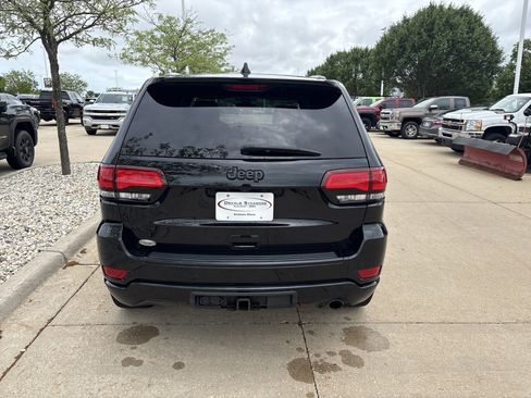 Used 2017 Jeep Grand Cherokee Altitude AWD/4WD image 13