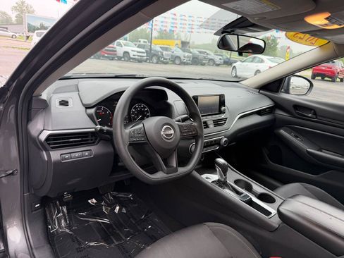 Used 2023 Nissan Altima 2.5 S FWD image 12