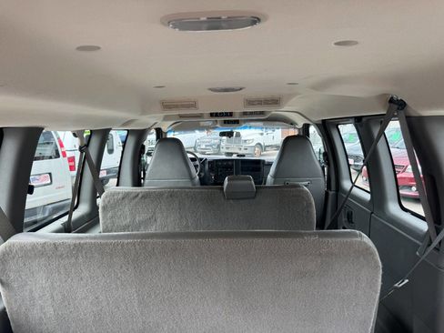 Used 2006 GMC Savana 1500 Passenger RWD image 11