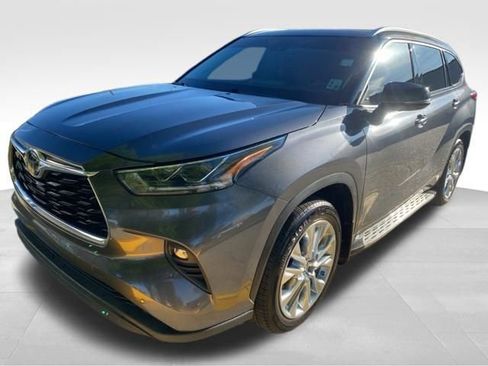 Used 2023 Toyota Highlander Limited FWD image 37