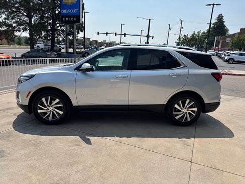 Used 2022 Chevrolet Equinox Premier AWD/4WD image 2